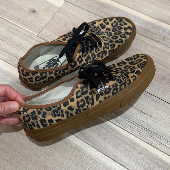 Vans Authentics Leopard Canvas Low-Top Sneakers - Tan/Black womens size 8 - Picture 2 of 6